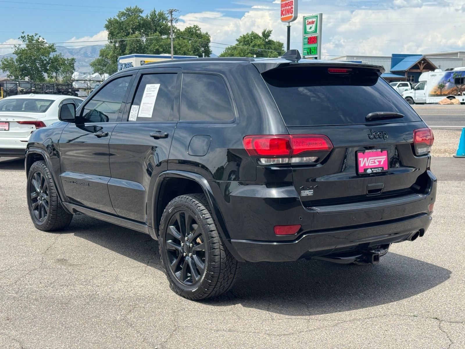 Used 2020 Diamond Black Jeep Altitude image 9
