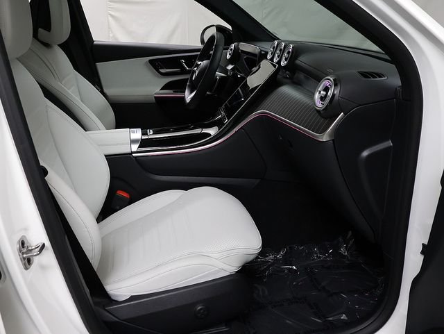 Certified Used 2026 Polar White Mercedes-Benz GLC 300 image 33