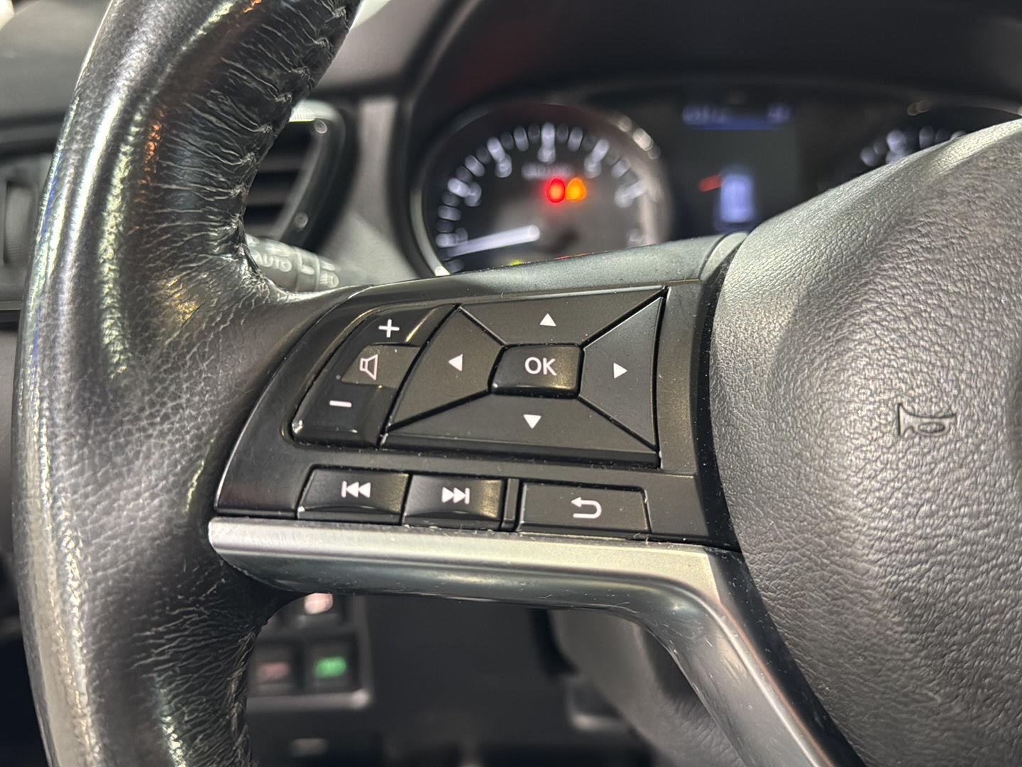 2018 Nissan Rogue SV - Photo 32