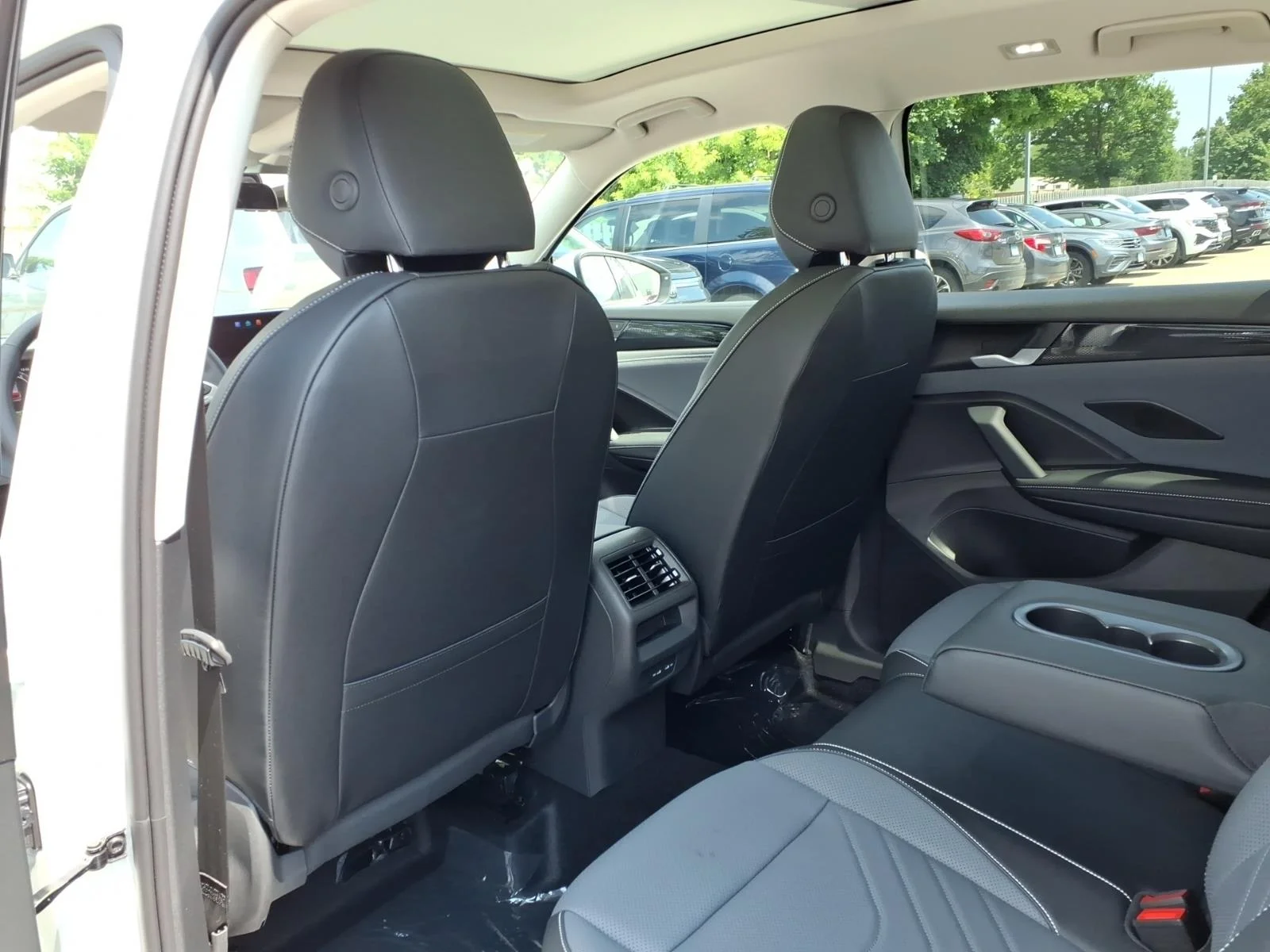 New 2026 Pure White Volkswagen 2.0T SE 4MOTION image 19
