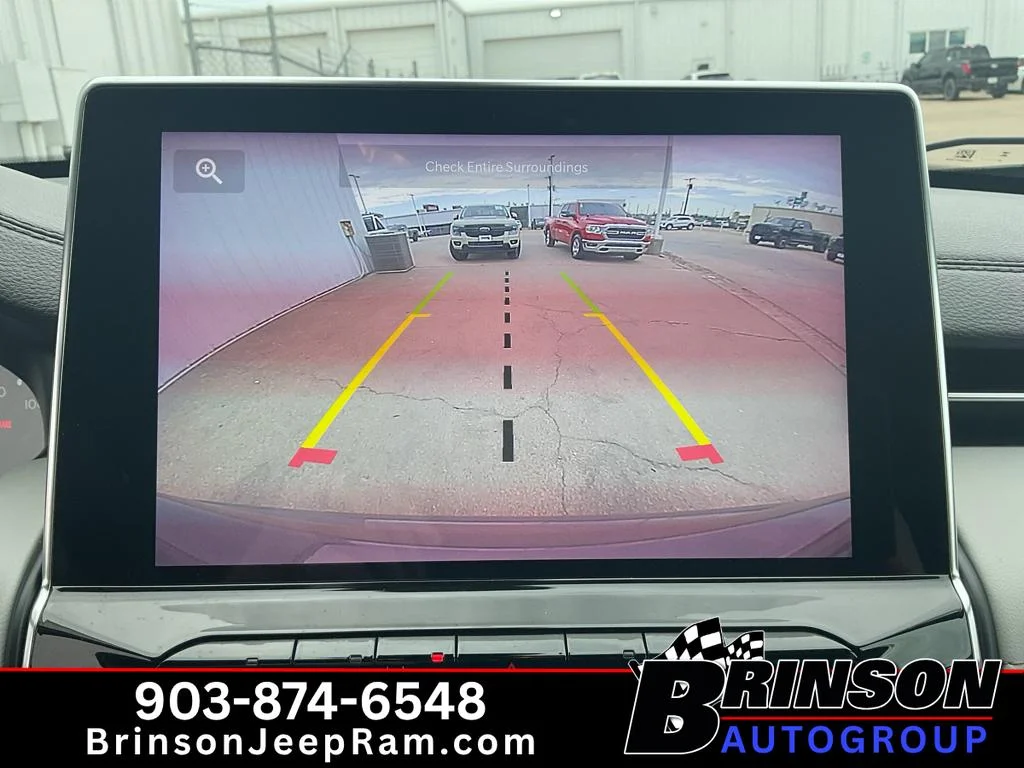 Used 2023 Grey Jeep Limited image 29