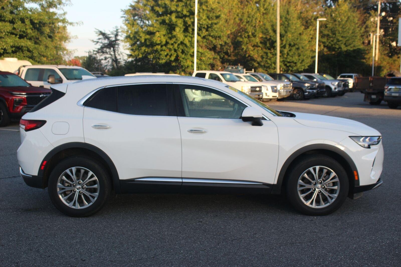 Used 2022 SUMMIT WHITE Buick Preferred image 8