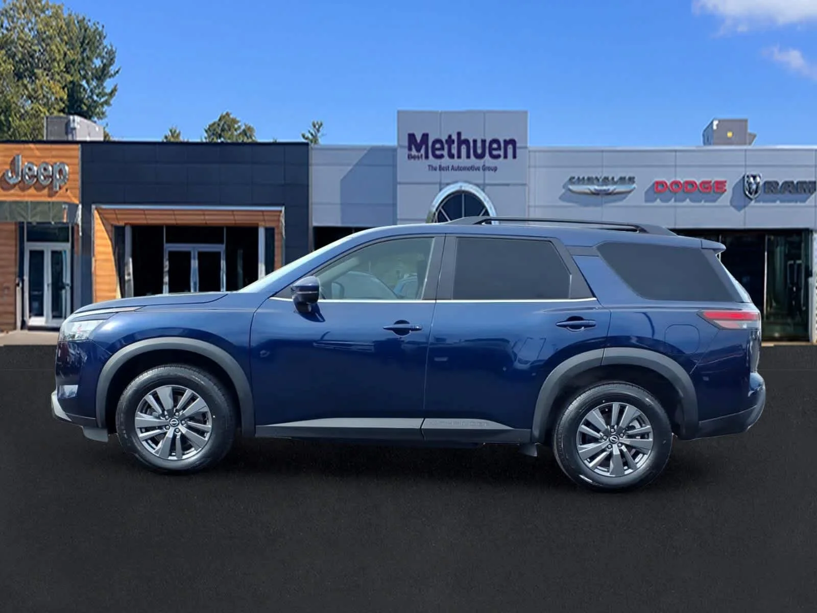 Used 2024 Deep Ocean Blue Pearl Nissan SV image 6
