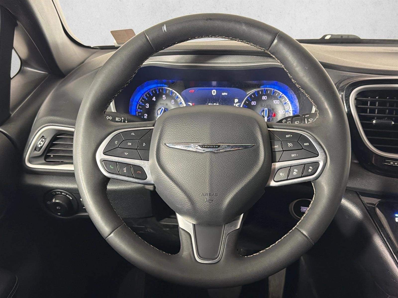 Used 2025 Diamond Black Crystal Pearlcoat Chrysler Select image 22