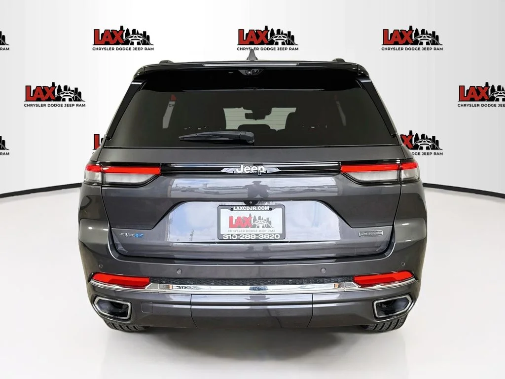 Used 2022 Gray Jeep Overland 4xe image 6