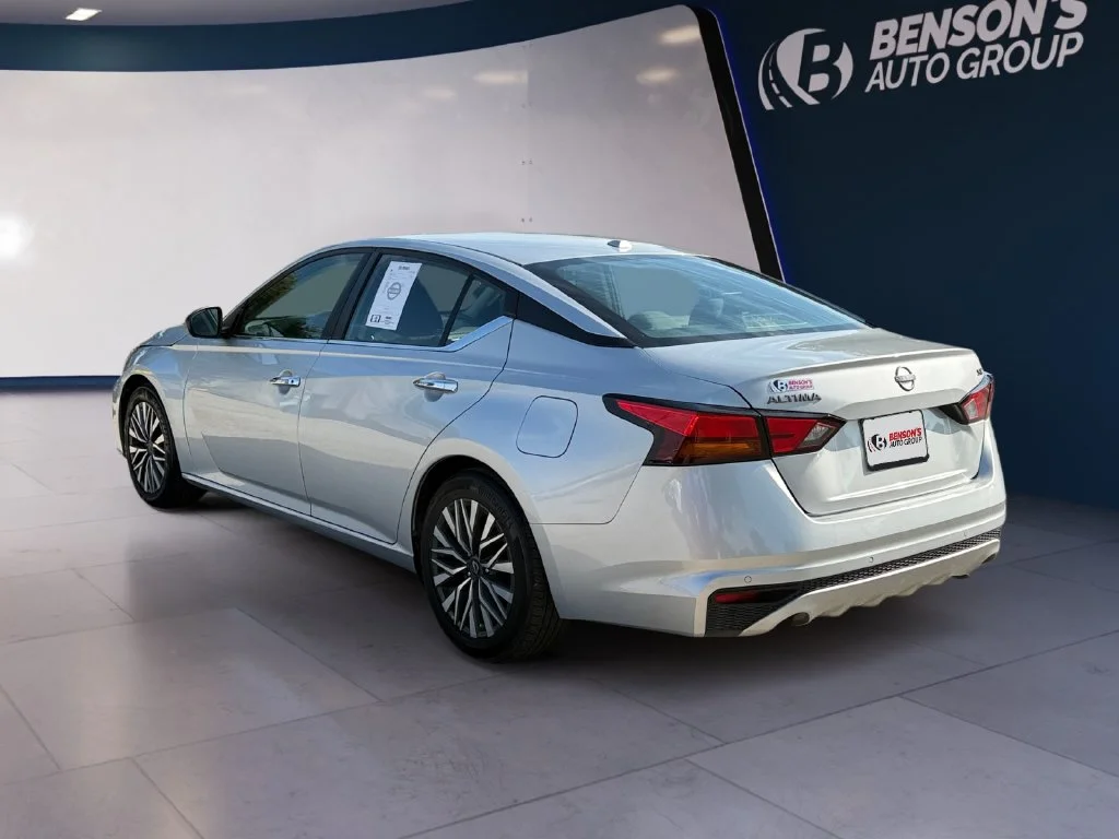 Used 2024 Silver Nissan 2.5 SV image 3