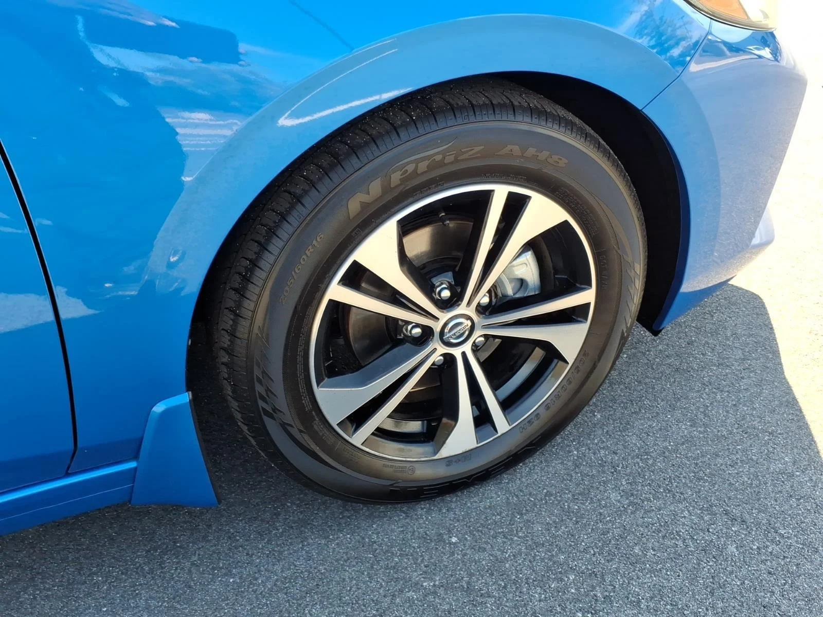 Used 2022 Electric Blue Metallic Nissan SV image 13