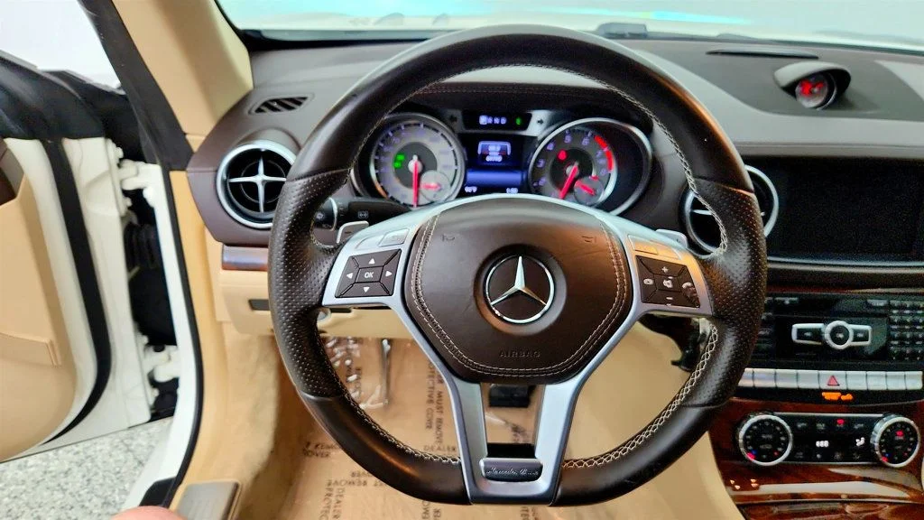 Used 2015 designo Diamond White Metallic Mercedes-Benz SL 400 2dr Roadster SL400 w/ Premium I Pkg & Magic SKY Control image 13