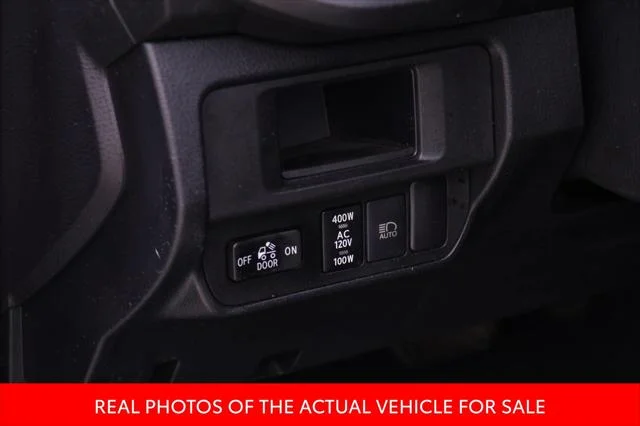Certified Used 2018 BLAZING BLUE PEARL Toyota  image 15