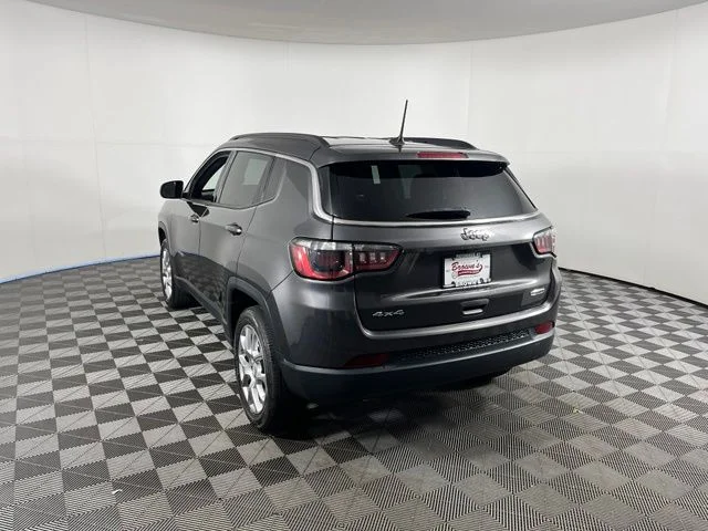 Used 2023 Gray Jeep Latitude Lux image 5