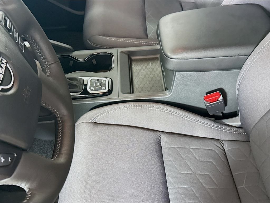 Used 2026 Boulder Gray Pearl Nissan SV image 18