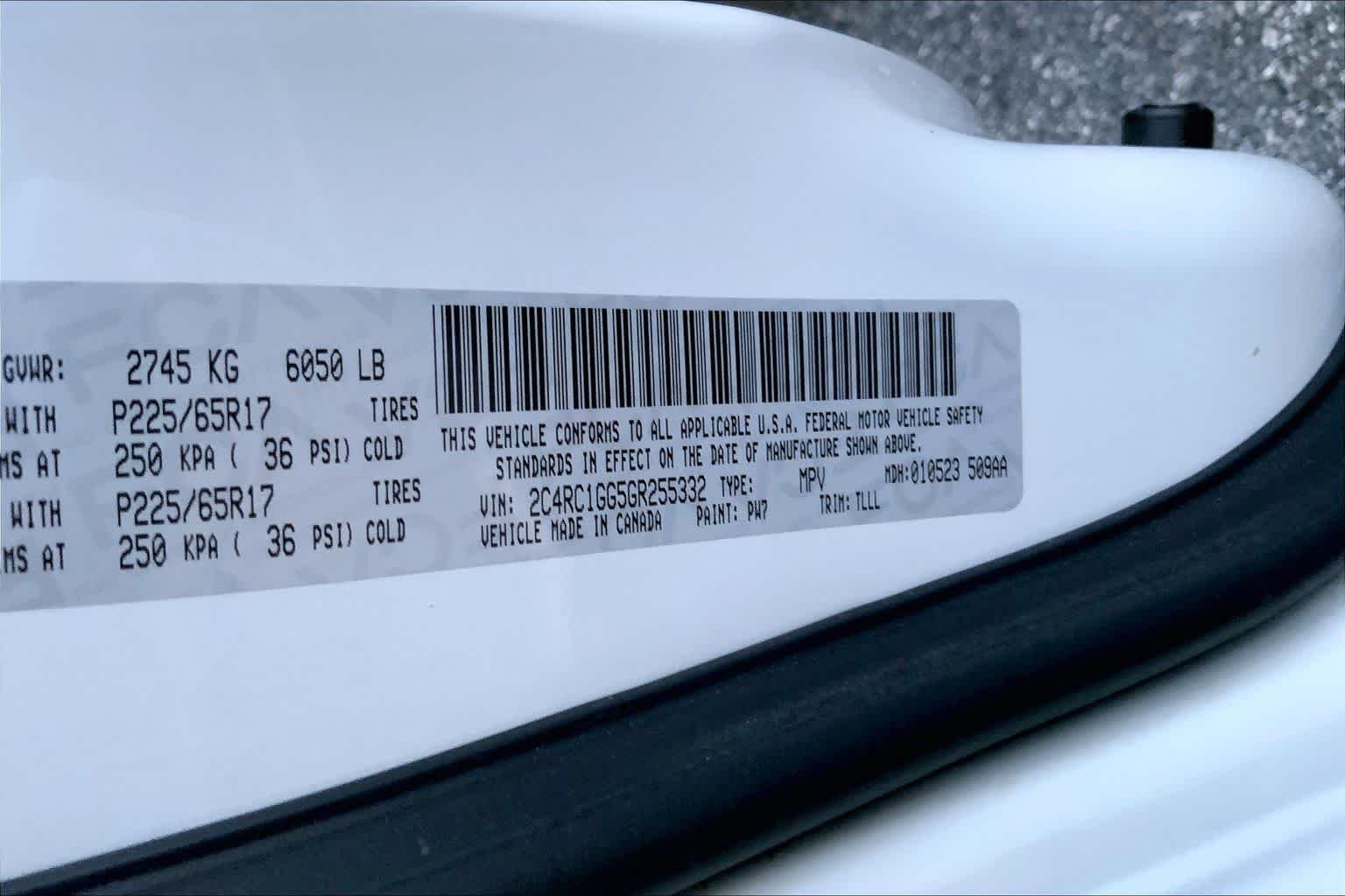 Used 2016 Bright White Clearcoat Chrysler Limited Platinum image 29