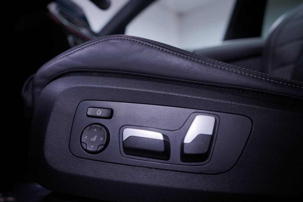 Used 2023 Dark Graphite BMW xDrive40i image 18