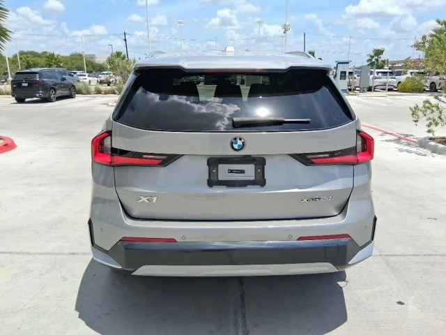 Used 2025 Silver BMW xDrive28i image 5
