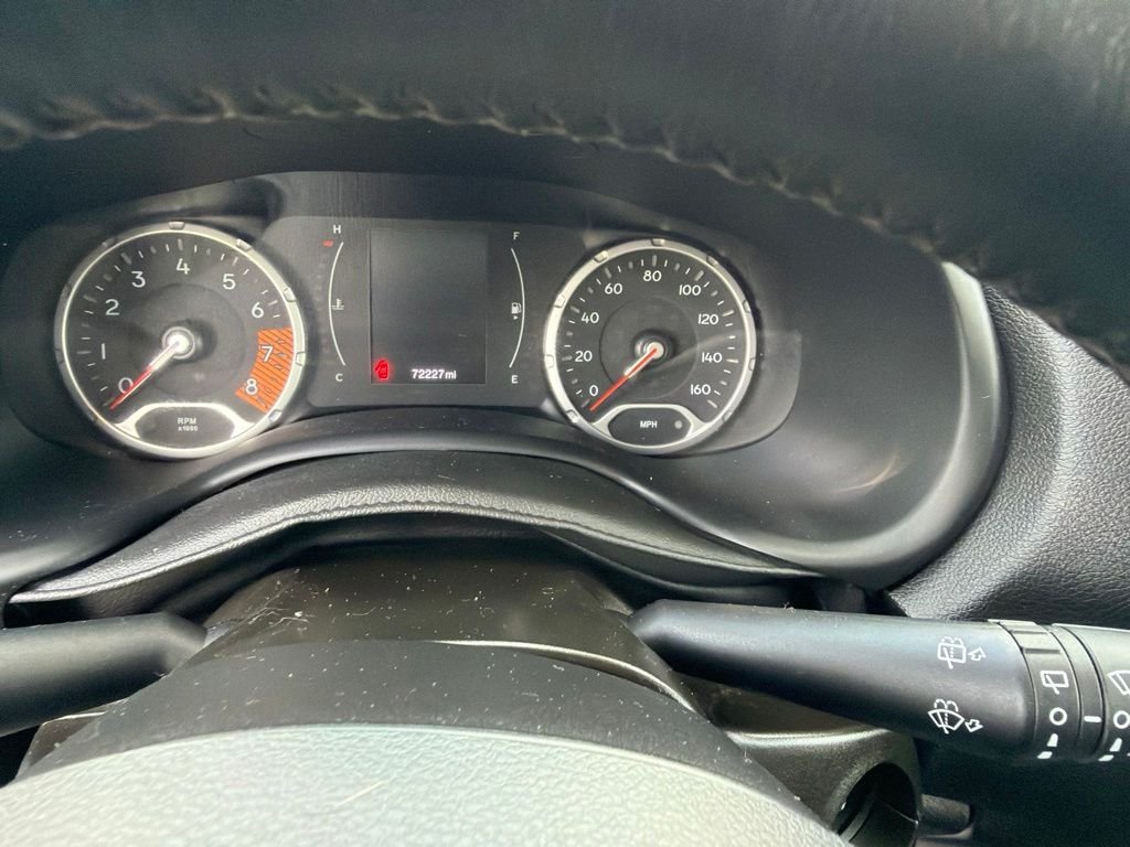 Used 2020 White Jeep Latitude image 16