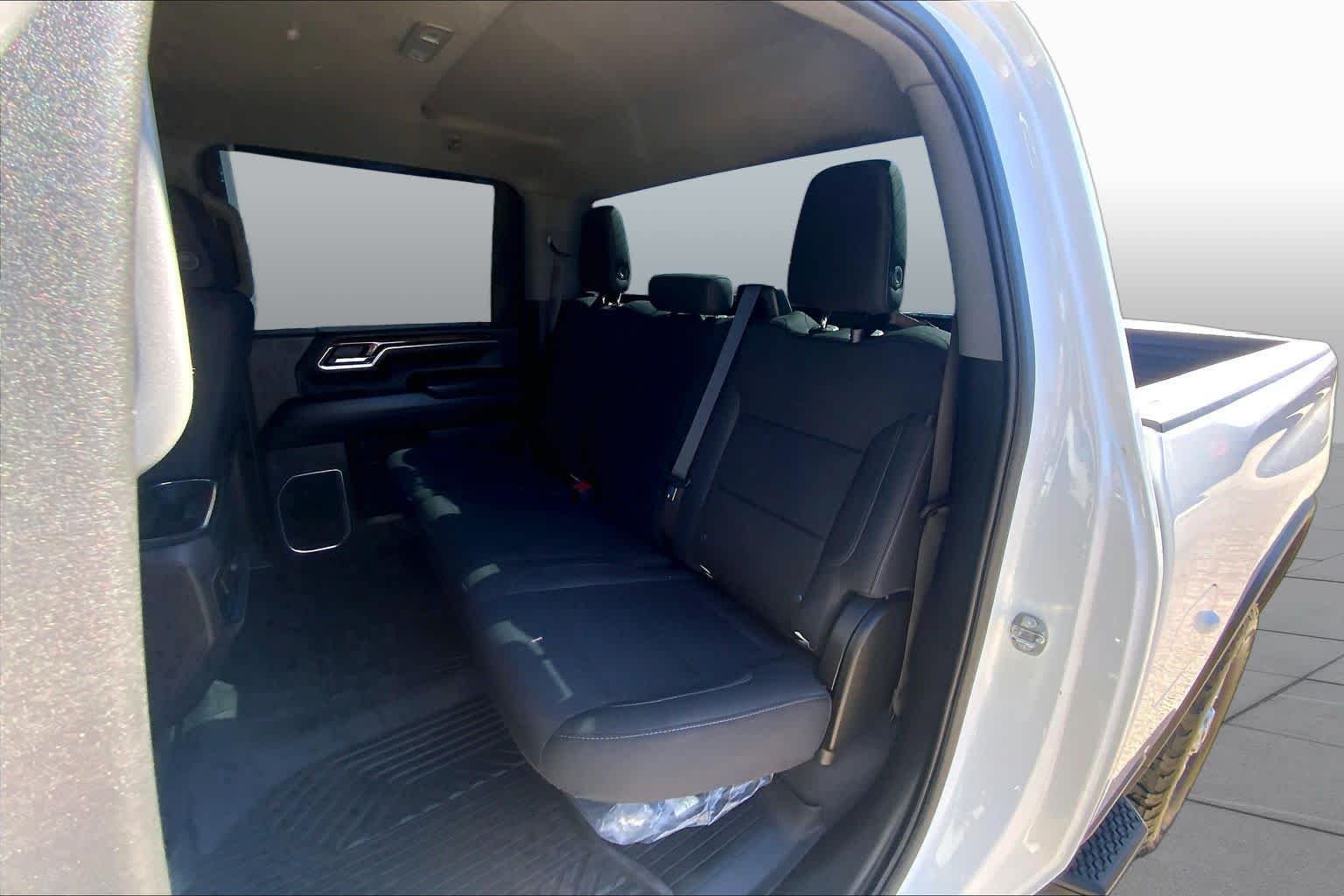 Used 2024 Summit White Chevrolet LT image 21