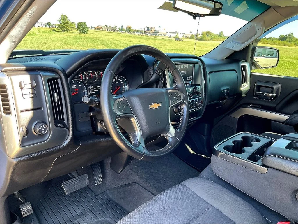 Used 2018 Blue Chevrolet LT image 21
