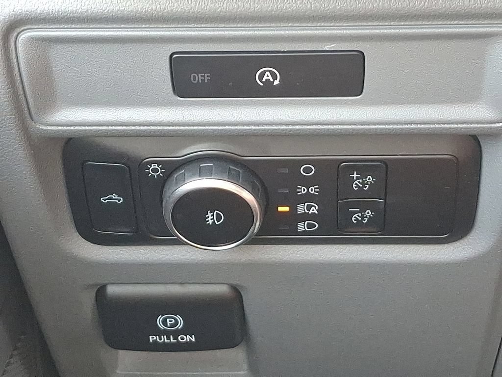 Used 2025 Silver Ford XLT image 23