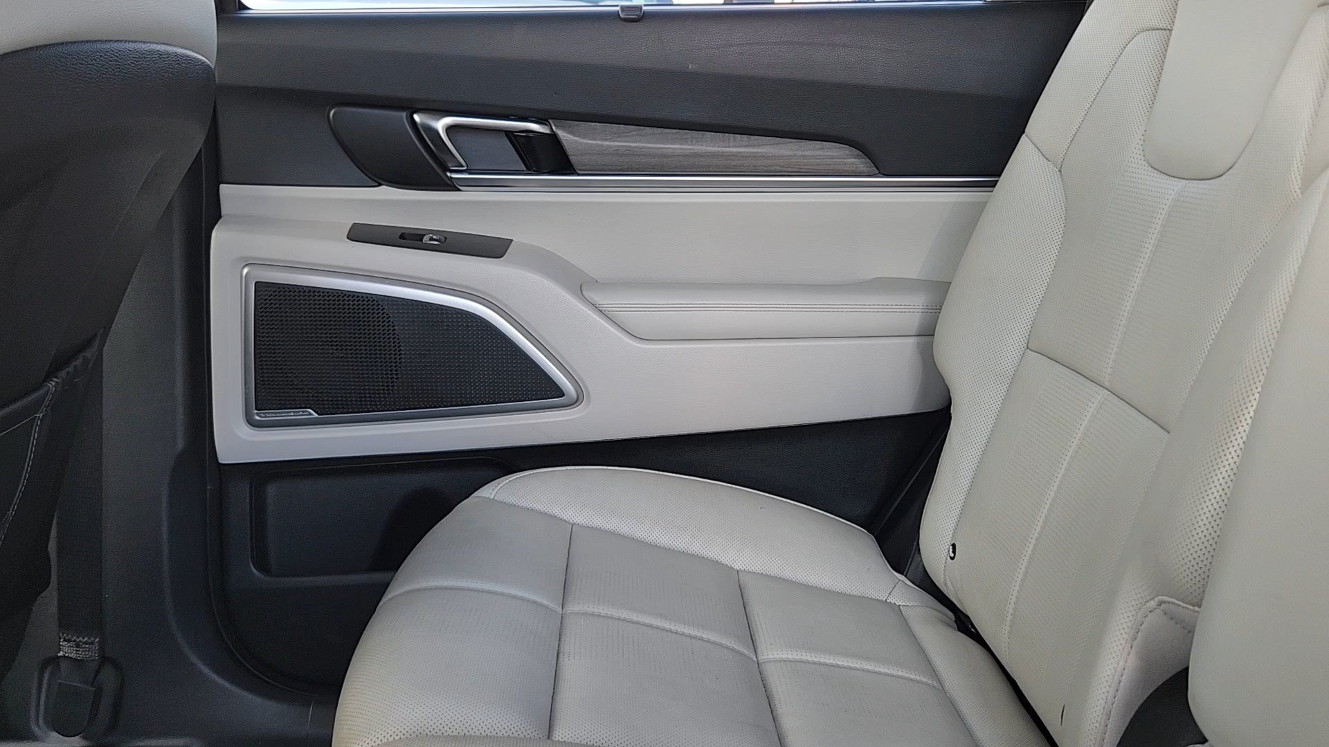 Certified Used 2022 Gravity Gray Kia EX image 17