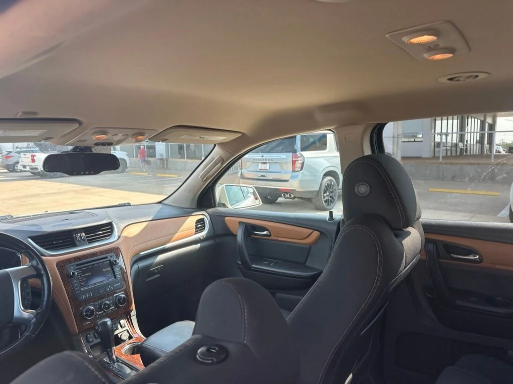 Used 2014 White Chevrolet 2LT image 23