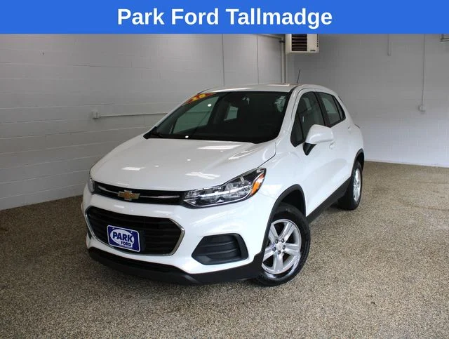 Used 2018 Summit White Chevrolet LS image 10