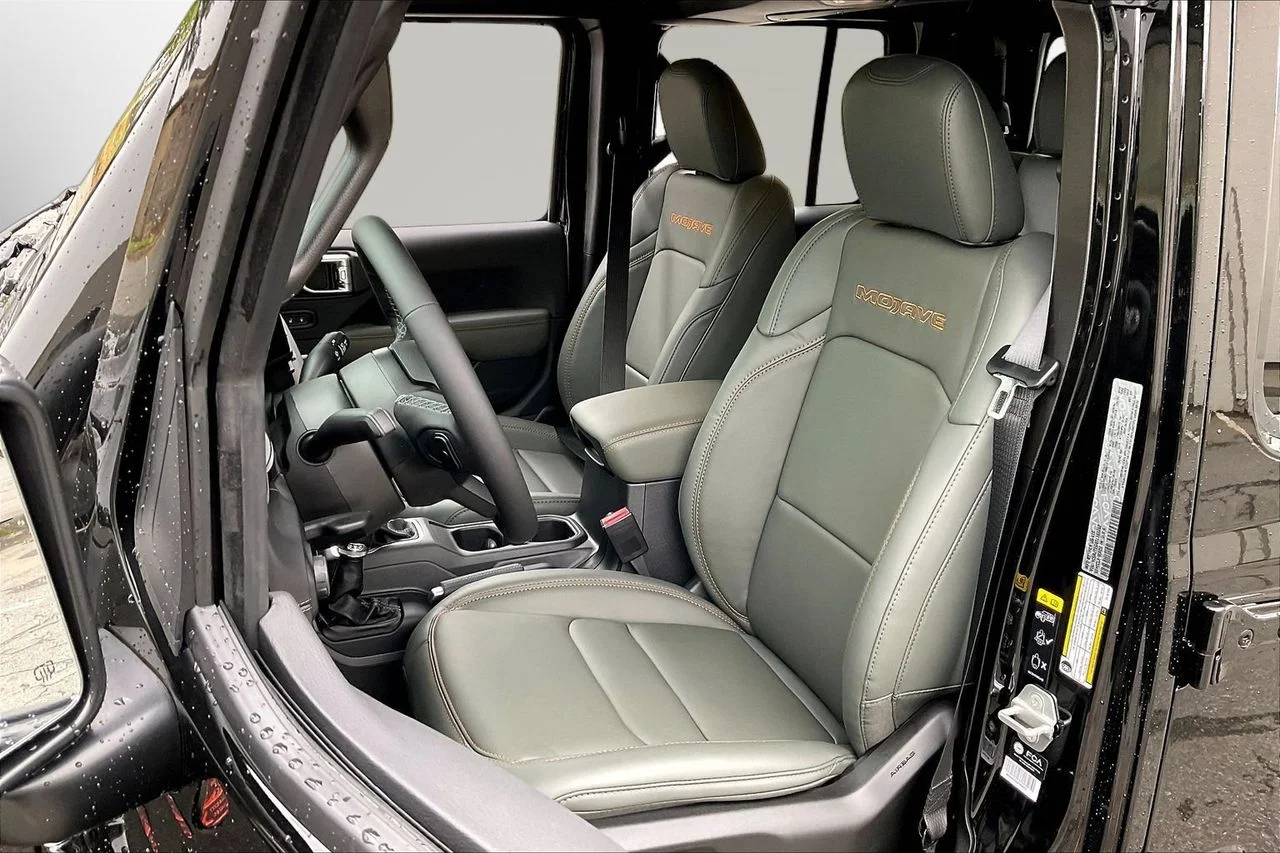 New 2026 Black Clearcoat Jeep Mojave X image 17