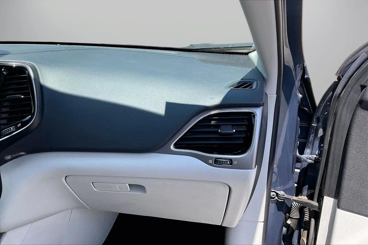 Used 2022 Blue Jeep Limited image 21