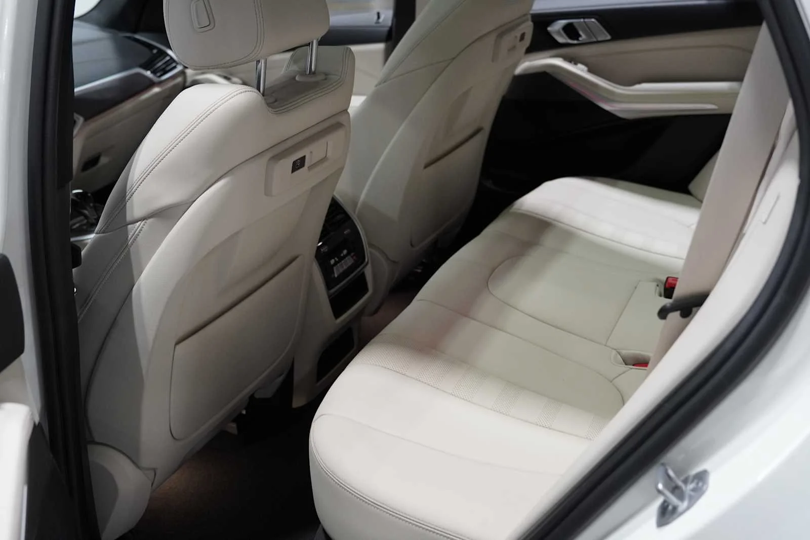 Certified Used 2022 Alpine White BMW xDrive40i image 23