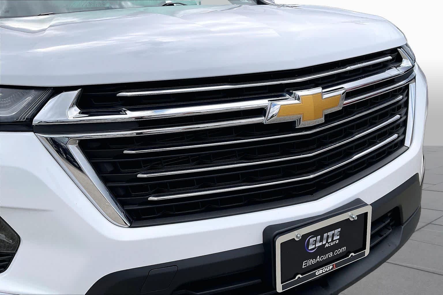 Used 2023 Summit White Chevrolet LT Cloth image 30