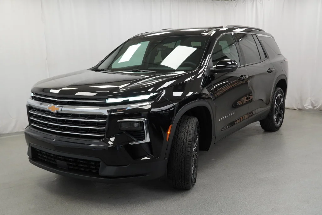 New 2027 Mosaic Black Metallic Chevrolet LT image 18