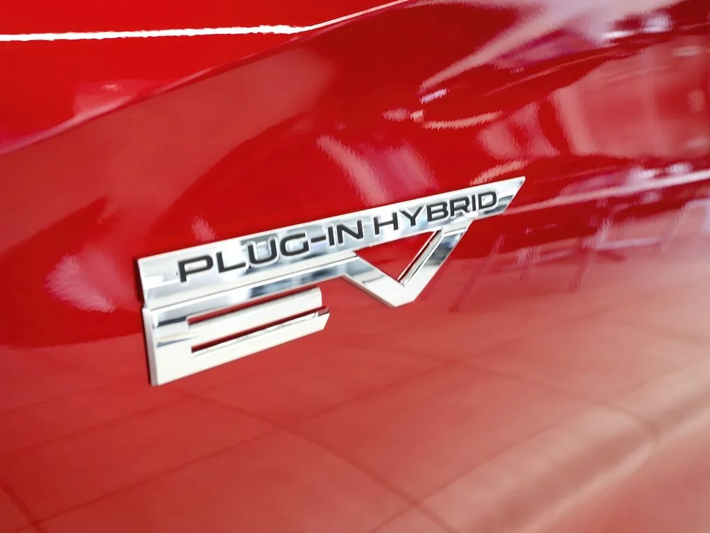 New 2025 Red Diamond Mitsubishi SE image 32