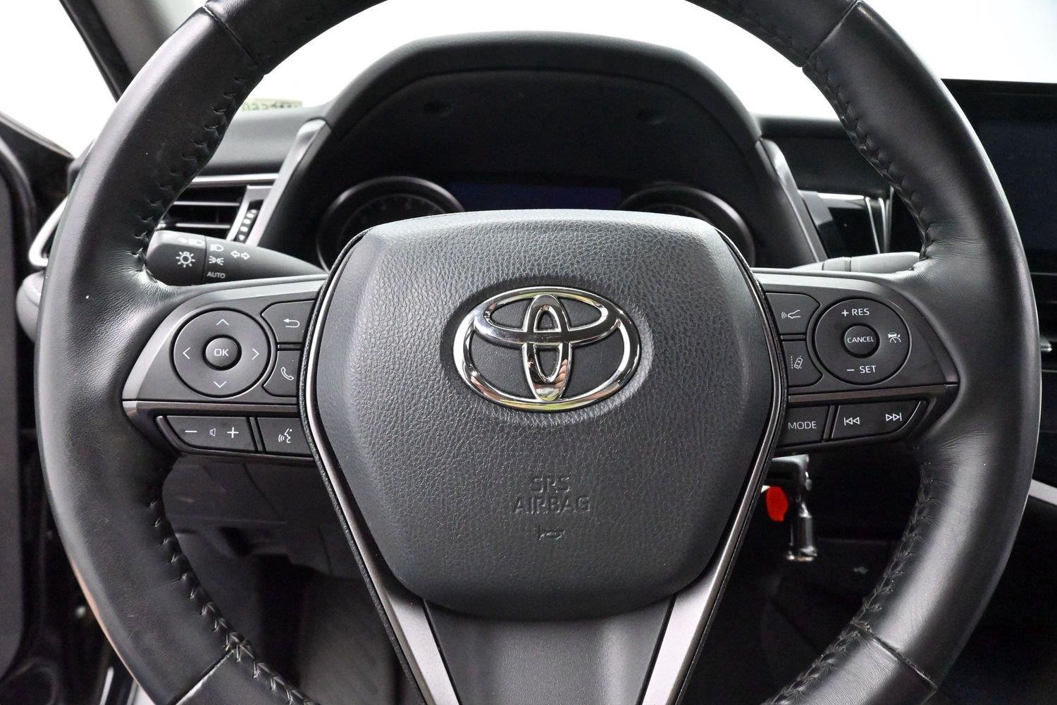 Used 2021 Midnight Black Metallic Toyota SE image 15