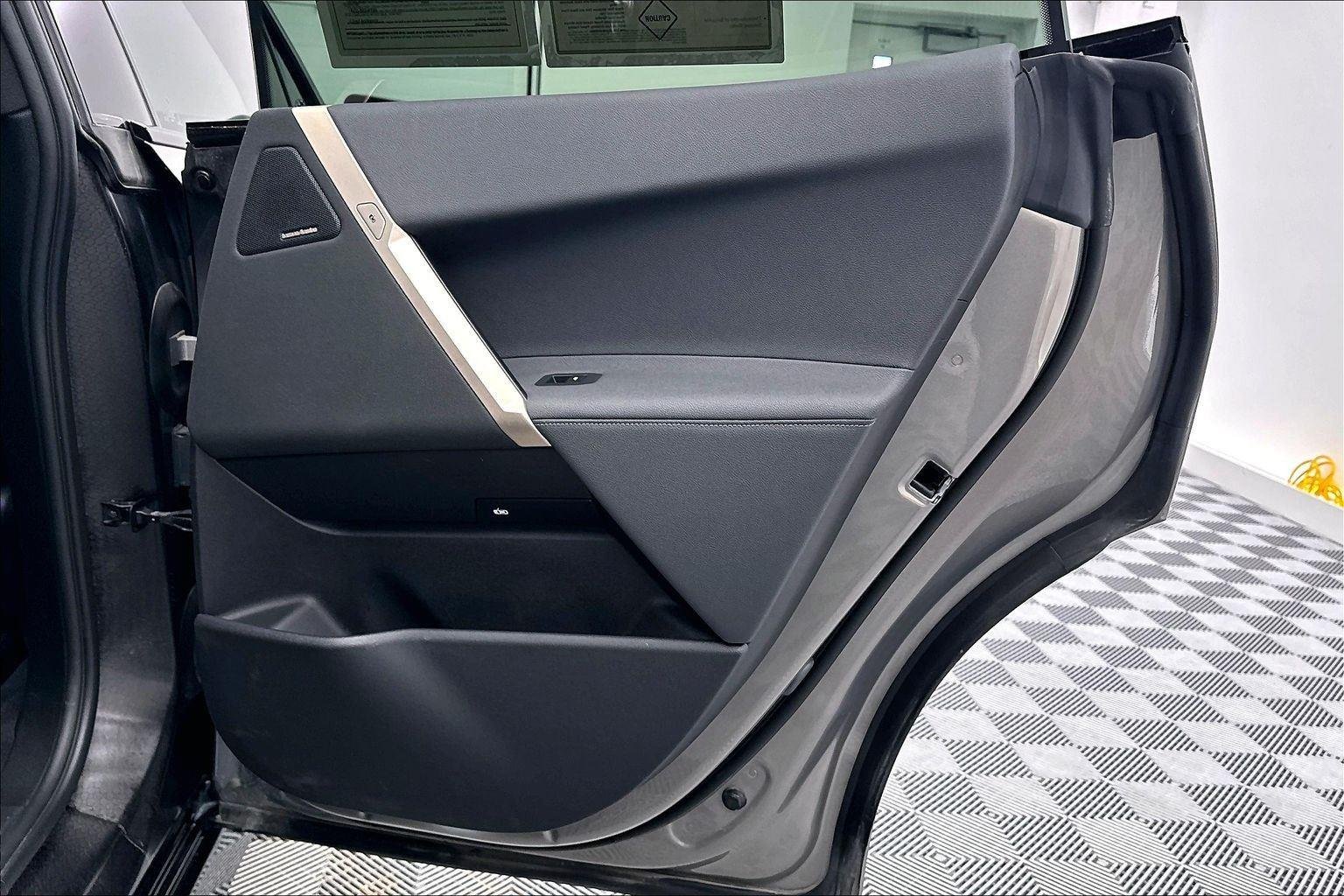 Used 2023 Oxide Grey Metallic BMW xDrive50 image 27