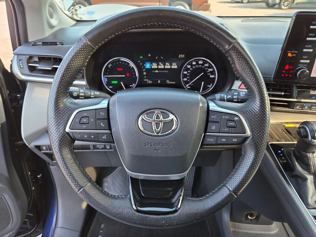 Used 2021  Toyota Limited image 31