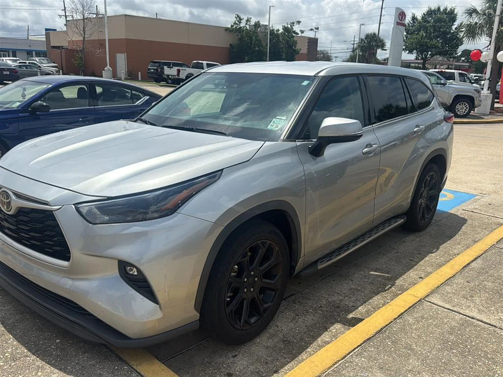 2022 Toyota Highlander LE 4x2 V6's photo