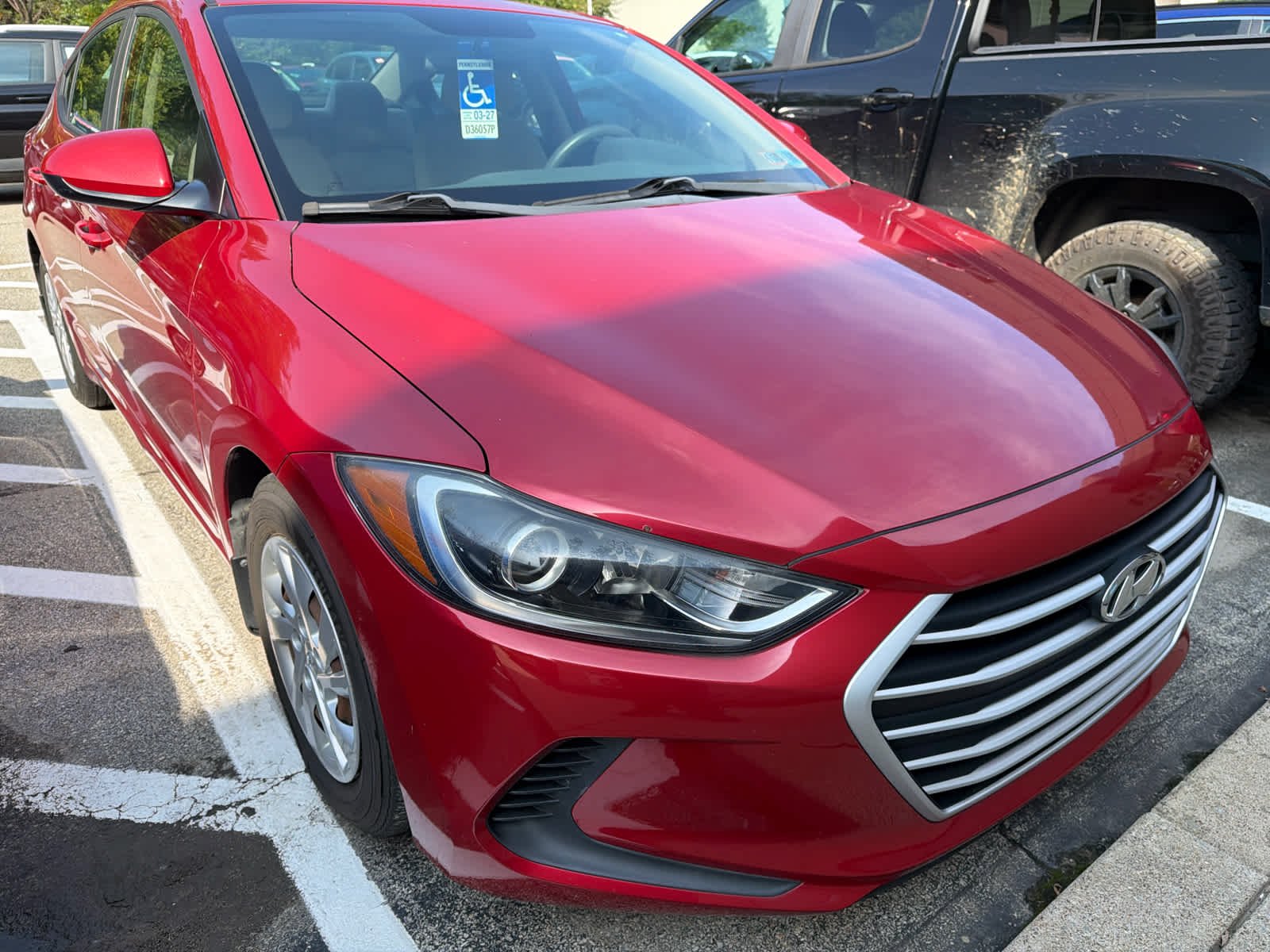 Used 2018 Scarlet Red Hyundai SE image 3
