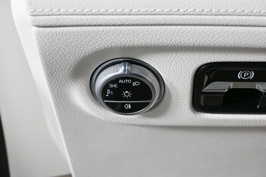 Certified Used 2023 White Mercedes-Benz 450 image 9