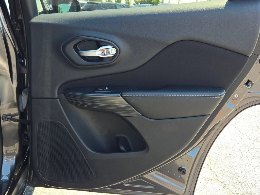 Used 2016 Gray Jeep Latitude image 11