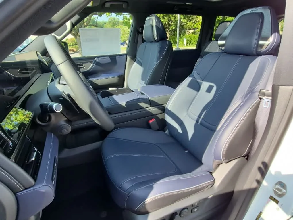New 2027 RADIANT WHITE INFINITI Sport 4WD image 12