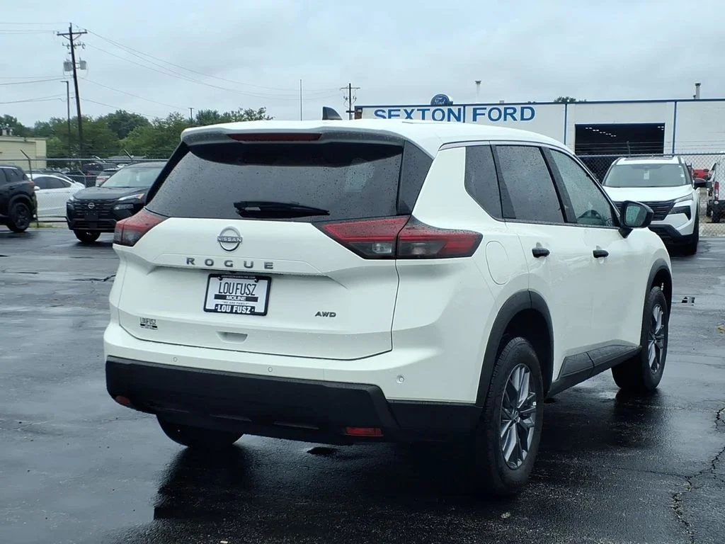 Used 2025 White Nissan S image 4