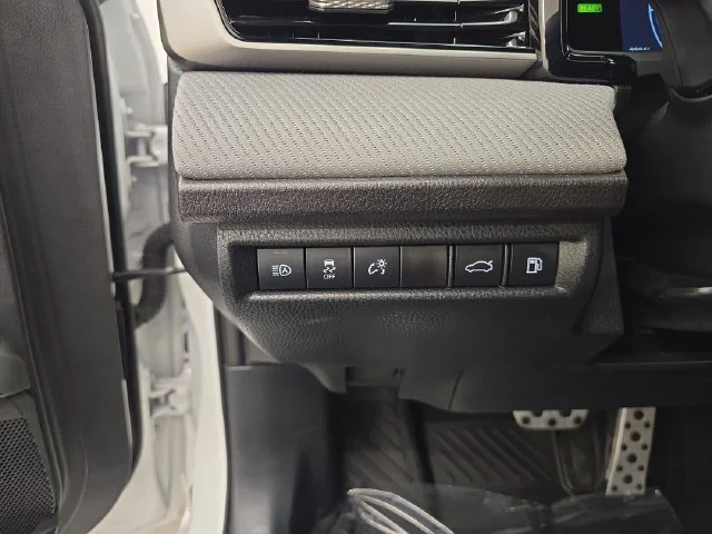 Used 2026 Ice Toyota SE image 32