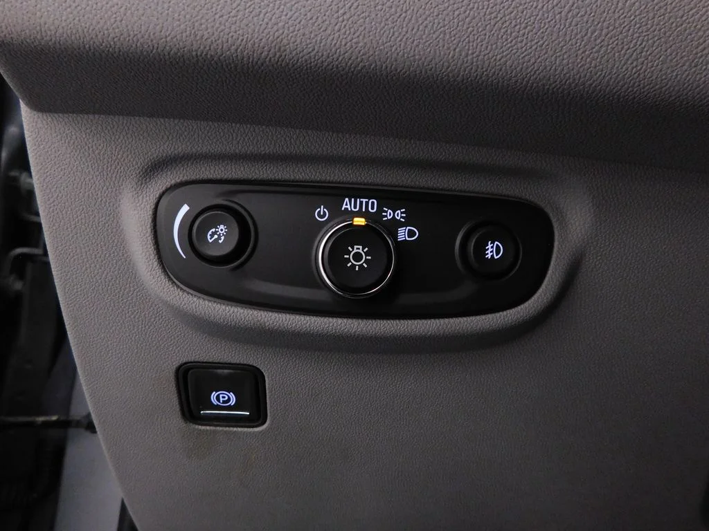 Used 2023 Sterling GMC SLT image 18