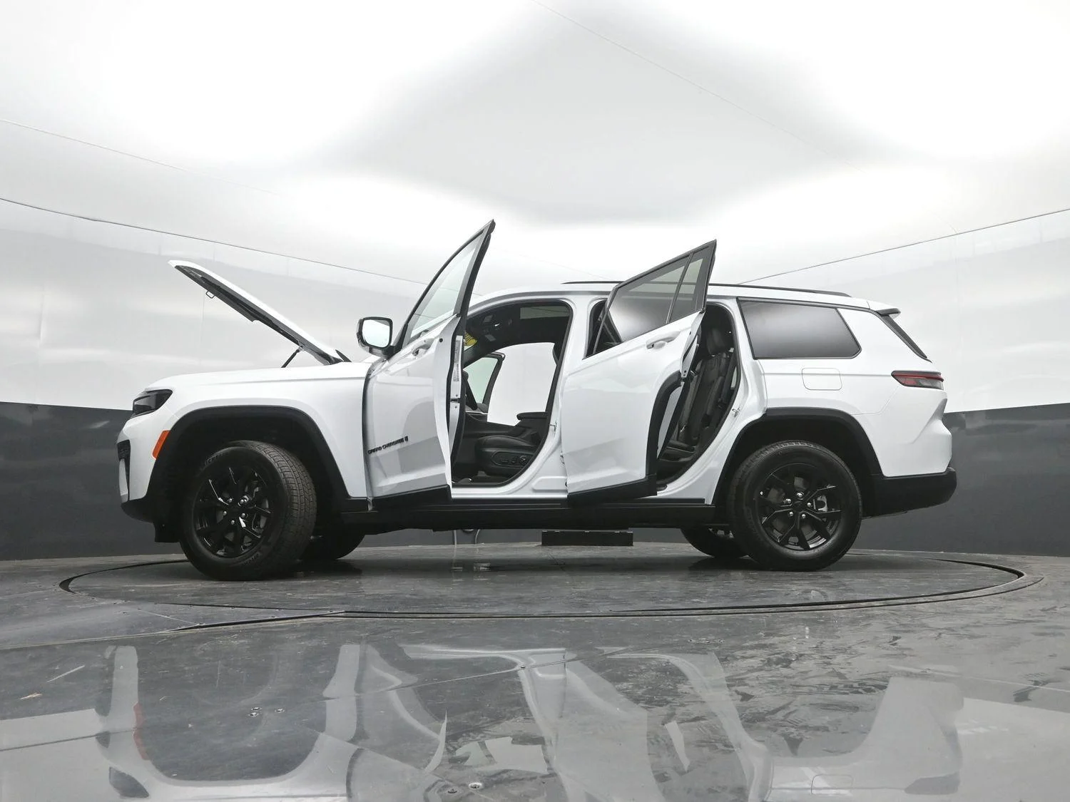 New 2026 Bright White Clear-Coat Exterior Paint Jeep Laredo Altitude image 49