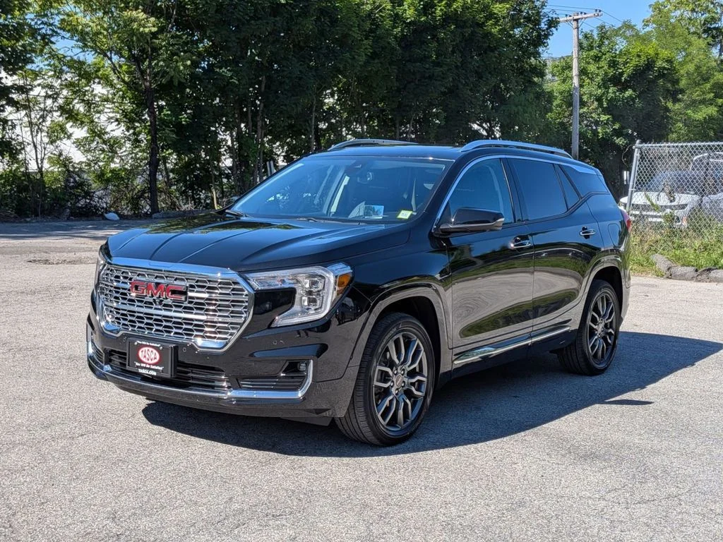 Used 2024 Black GMC Denali image 10