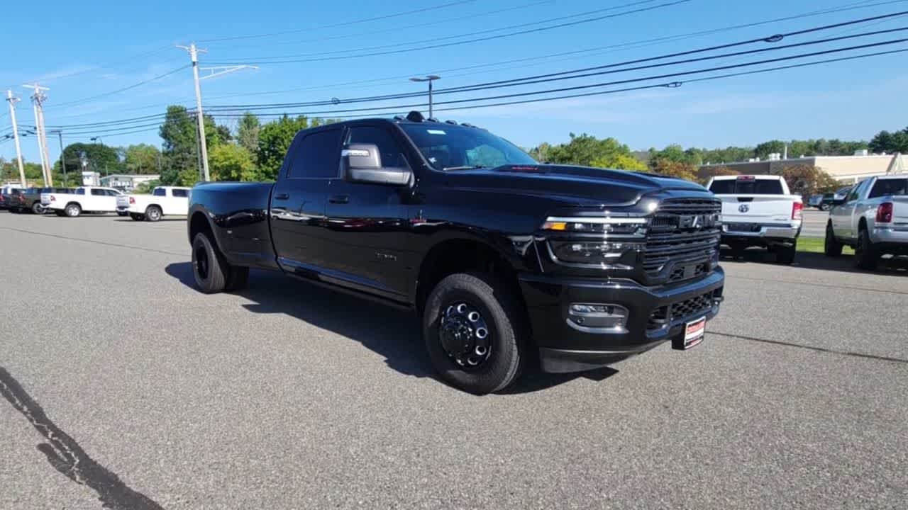 New 2026 Diamond Black Crystal Pearl-Coat Exterior Paint RAM Laramie image 4