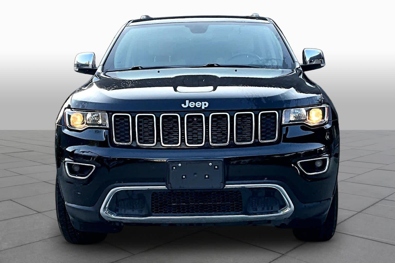 Used 2020 Diamond Black Crystal Pearlcoat Jeep Limited image 3