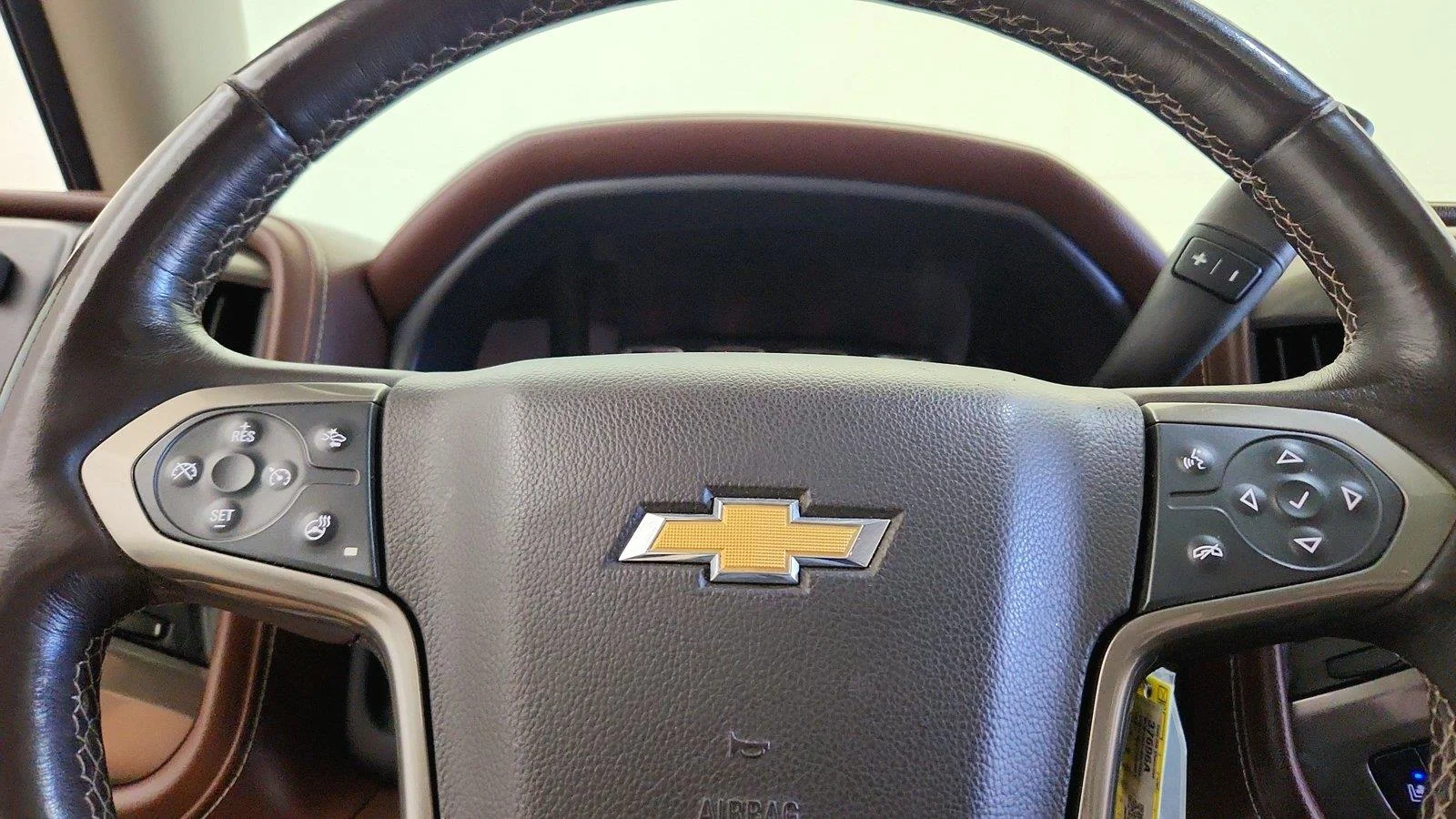 Used 2016 IRIDESCENT PEARL TRICOAT Chevrolet High Country image 19