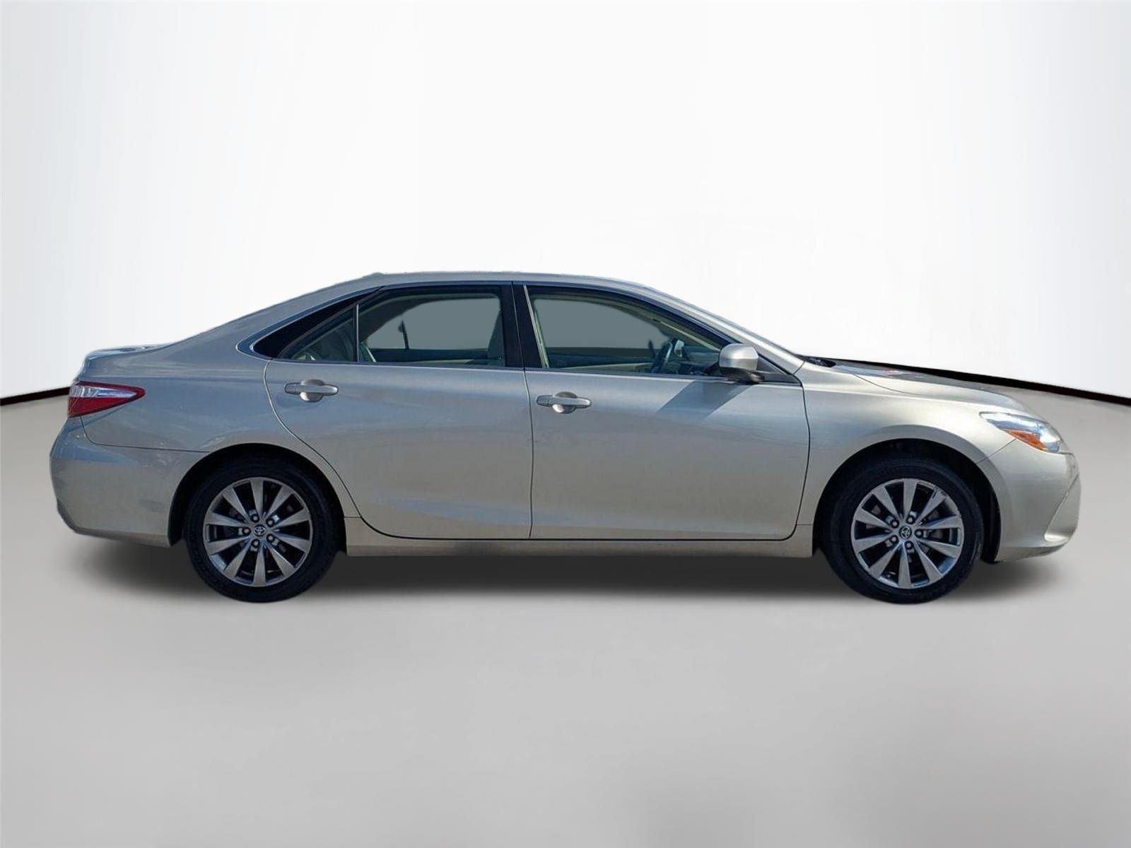Used 2017 Creme Brulee Mica Toyota XLE image 5