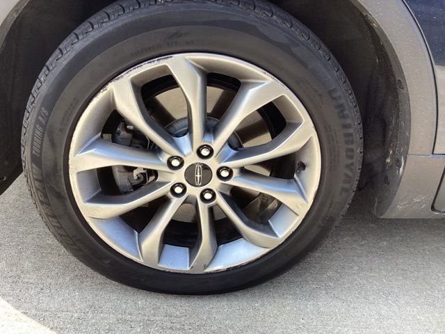 Used 2017 Sapphire Blue Metallic Lincoln Select image 5