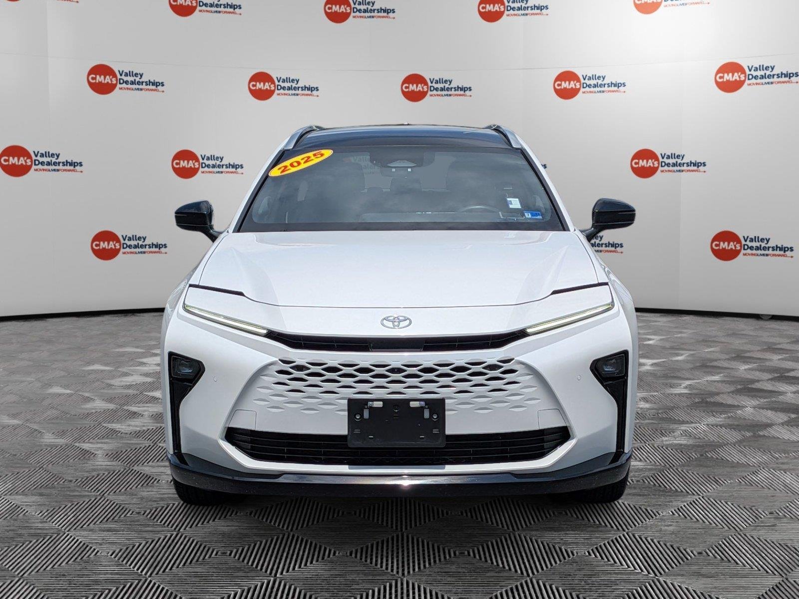 Used 2025 Oxygen White Toyota Limited image 2